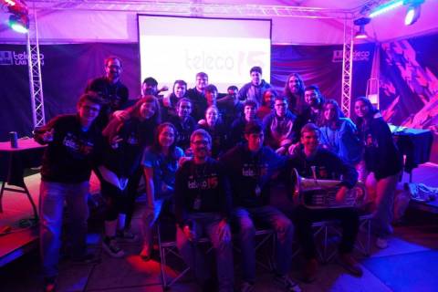 Miembros de la organización de la Teleco LAN Party en el escenario principal del evento.